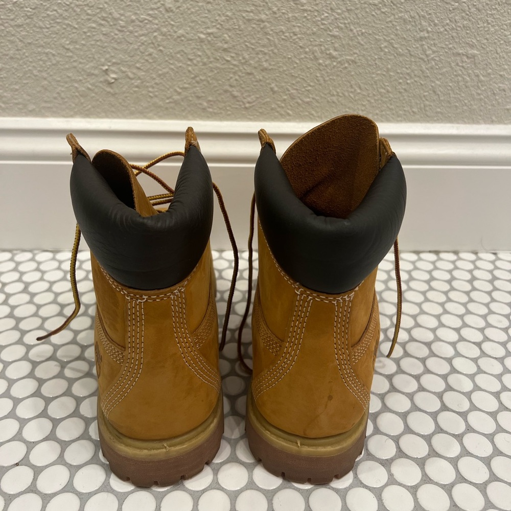 Timberland Boots (wheat/ brown women’s size 7) - Picture 4 of 6